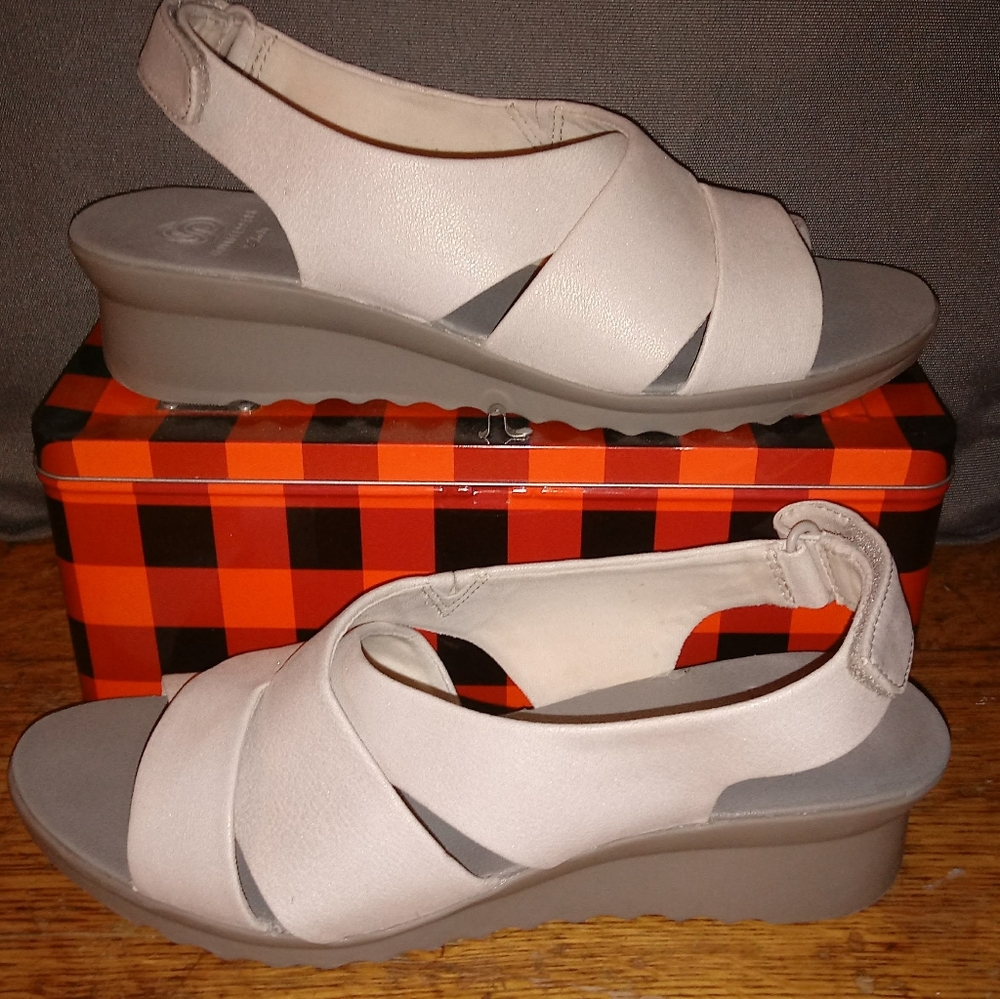 Clarks sandals Sz. 7W